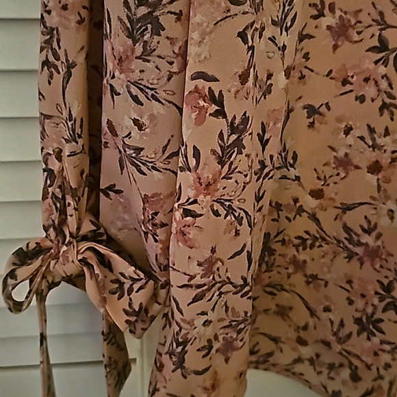 CeCe by Cynthia Steffe, Sleeve Botanic Blouse size M - Picture 4 of 4